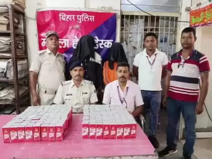 गया टाउन सीडी ब्लॉक: साड़ी में छिपाकर 196 बोतल शराब की तस्करी कर रहे प. बंगाल निवासी दो युवकों को RPF और GRP ने गयाजी स्टेशन से किया गिरफ्तार