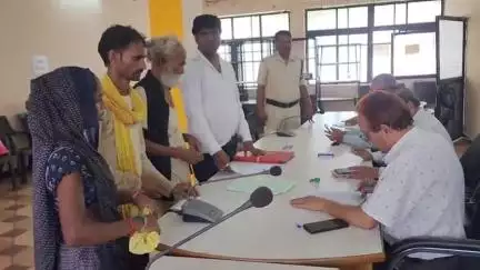 लिधौरा: फर्जी तरीके से ज़मीन तरमीन कर अनावेदकों ने किया कब्जा, मेंदवारा निवासी ने कलेक्ट्रेट कार्यालय में की शिकायत