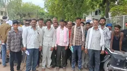 छतरपुर नगर: वन विभाग पर उत्पीड़न के लगे आरोप, जिले के 6 गांवों के ग्रामीणों ने जनसुनवाई में सौंपा ज्ञापन #jansamasya