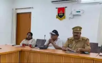 नौगढ़: ASP की अध्यक्षता में पुलिस लाइन सभागार में आयोजित की गई विशेष किशोर पुलिस इकाई की मासिक समीक्षा गोष्ठी