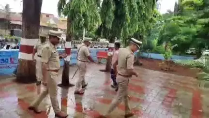 ಜಮಖಂಡಿ: ನಗರದ ಶಹರ್ ಹಾಗೂ ಗ್ರಾಮೀಣ ಪೊಲೀಸ್ ಠಾಣೆಗೆ ಐಜಿಪಿ ಚೇನತಸಿಂಗ್ ರಾಠೋರ ಭೇಟಿ