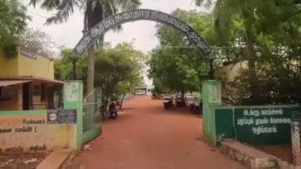 சாத்தான்குளம்: முதலூர் அரசு ஆரம்ப சுகாதார நிலையத்தில் வெளி நோயாளிகள் பிரிவில் மருத்துவர் இல்லாததால் நோயாளிகள் திரும்பிச் சென்றனர்