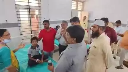 పట్టణంలోని ఏరియా ఆసుపత్రి నందు ఫుడ్ పాయిజన్ అయిన విద్యార్థులు పరామర్శించిన సీఐ నాగార్జున రెడ్డి ఎంఈఓ బాలయ్య
