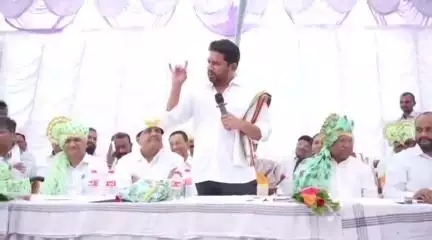 पारनेर: तालुक्यातील राळेगण थेरपाळ येथील एका कार्यक्रमात डॉ. सुजय विखे पाटील यांनी जोरदार शेरोशायरी केली.