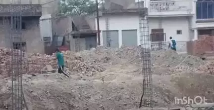 सिकंदराराऊ: सिकंदराराऊ के पुरदिलनगर कस्बे में दबंगों ने मंदिर की जमीन पर किया कब्जा, पीड़ित ने जिलाधिकारी से मदद की गुहार लगाई