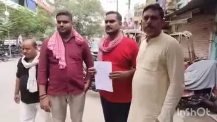 वाराणसी में ट्रामा सेंटर के बाउंसर पर अभद्रता का आरोप, सपा कार्यकर्ताओं ने लंका थाने पर की शिकायत