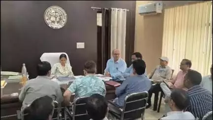 भोगांव: भोगांव तहसील में उप जिलाधिकारी ने विशेष संचारी रोग नियंत्रण अभियान को लेकर की बैठक