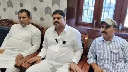 शेरघाटी: शेरघाटी के पूर्व विधायक विनोद प्रसाद यादव पर राजद नेता भगत यादव ने ठेकेदारों से कमीशन लेने का आरोप लगाया
