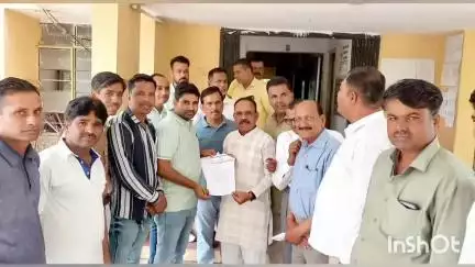 मंदसौर: भारी भरकम बिजली बिलों और अन्य समस्याओं को लेकर कांग्रेसजनों का प्रदर्शन
