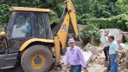 ফরিদপুর দুর্গাপুর: শহরের জমি উদ্ধার করতে দুর্গাপুর ইস্পাত নগরী তিলক রোডে বুলডোজার নিয়ে নামলো দুর্গাপুর ইস্পাত কারখানা কর্তৃপক্ষ