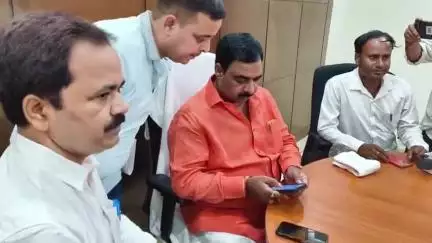दुमका: परिसदन में मंत्री संजय यादव ने की प्रेस वार्ता, पूर्व सीएम रघुवर दास के बयान पर किया पलटवार