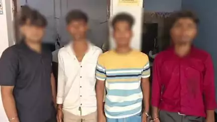 सहार: भोजपुर पुलिस ने लूटी हुई दो बाइक, लूट में प्रयुक्त एक बाइक, मोबाइल और पैसे के साथ चार अभियुक्तों को गिरफ्तार किया