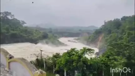 রানিবাঁধ: চলতি মরসুমে প্রথম মুকুটমণিপুরের কংসাবতী জলাধার থেকে জল ছাড়া হল