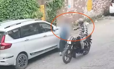 यूपी के बरेली में बाइक सवार युवक ने एक किशोरी से की अश्लील हरकत, वीडियो हुआ वायरल