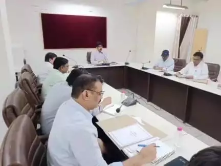 मऊ: कलेक्ट्रेट में बाढ़ को लेकर जिला प्रशासन सतर्क, बाढ़ प्रभावित तहसीलों में 26 जून को होगा मॉक ड्रिल