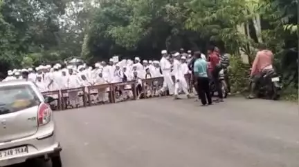 সোনামুড়া: শিক্ষকের বদলি রুখতে বড় নারায়ন মাদ্রাসা পড়ুয়াদের সোনামুড়া কাঁঠালিয়া সড়ক অবরোধ #jansamasya