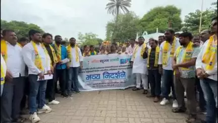 मुकुंदवाडी संजय नगर येथील अतिक्रमणाच्या मुद्द्यावरून वंचित आघाडी आक्रमक,मनपासमोर निदर्शने