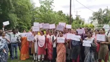 खरगौन: खरगोन: पैसा मोबिलाइजरों की चेतावनी, ₹4000 मानदेय में काम नहीं करेंगे, सीएम को दिलाया संकल्प