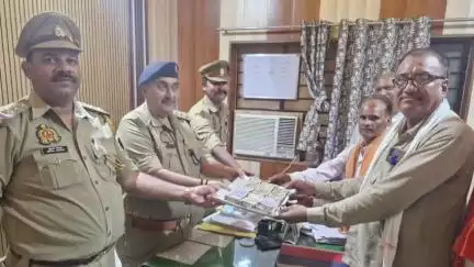 कालपी: 20 सीसीटीवी फुटेज खंगालने के बाद पुलिस को मिली बड़ी सफलता, कालपी पुलिस ने खोए हुए ₹3 लाख बरामद कर आवेदक को सौंपे