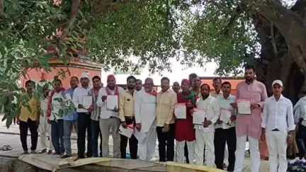 भोगांव: भोगांव क्षेत्र में सपा नेताओं ने जन पंचायत बैठक का आयोजन किया