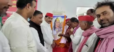 गोरखपुर: जिलाध्यक्ष की अध्यक्षता में बेतियाहाता स्थित कार्यालय पर वीरांगना रानी दुर्गावती का बलिदान दिवस मनाया गया