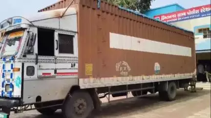 હિંમતનગર: હિંમતનગર ગ્રામ્ય પોલીસે બાયપાસ રોડ પરથી વિદેશી દારૂ ભરેલું કન્ટેનર ઝડપી પાડ્યું