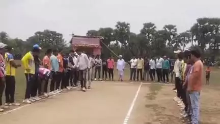 বিনপুর ২: হিজলাতে ক্রিকেট টূর্ণামেন্টের উদ্বোধন করলেন ব্লক যুব তৃনমূল কংগ্রেসের সভাপতি রাজীব মাহাত