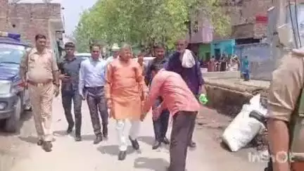 आगरा: होमगार्ड एवं नागरिक सुरक्षा मंत्री ने डेरा सरस नाई की मंडी में किया भ्रमण, समस्याओं का निस्तारण किया