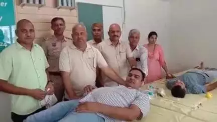 लोहारू: लोहारू में पिलानी रोड़ स्तिथ पेट्रोल पंप जिओ बीपी के पांचवें फाउंडेशन दिवस पर रक्तदान शिविर व पौधारोपण कार्यक्रम आयोजित
