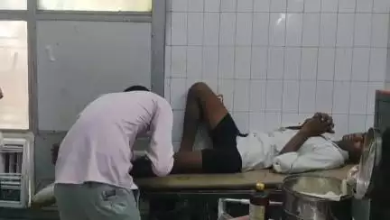 महोबा: पठा तिगैला के पास बाइक से गिरकर युवक घायल, जिला अस्पताल में इलाज जारी