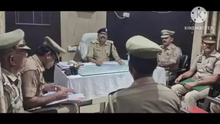 किशनी: सीओ भोगाँव ने थाने पर पुलिस कर्मियों के साथ बैठक कर नगर में चलाया चेकिंग अभियान, अतिक्रमण करने वालों पर होगी कार्रवाई