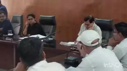 प्रतापगढ़: DM ने मिनी सचिवालय में साप्ताहिक समीक्षा बैठक की, हरियालो राजस्थान और दीनदयाल अंत्योदय पखवाड़े पर किया फोकस
