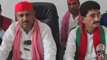 देेेवरिया: बांस देवरिया स्थित सपा कार्यालय पर सपा के प्रदेश सचिव ने की प्रेस वार्ता, कहा- भाजपा सरकार ने चौहान समाज के साथ किया छल