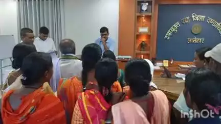 लातेहार: समाहरणालय में जन शिकायत निवारण कार्यक्रम में उपायुक्त ने सुनी ग्रामीणों की समस्याएं, कई ग्रामीण रहे मौजूद