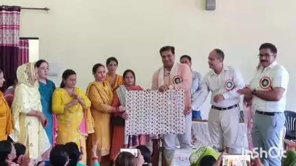 हमीरपुर: बच्चे कल का भारत हैं, उनकी आँखों में संभावनाओं की चमक है, कंधों पर है जिम्मेदारी एक बेहतर समाज की- डॉ पुष्पेंद्र वर्मा
