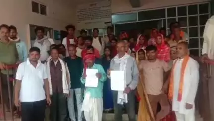 डिंडौरी: भाजीटोला गांव: 25 ग्रामीणों का जनमन आवास स्वीकृत, दबंग आवास नहीं बनाने दे रहे, ग्रामीणों ने लगाई गुहार