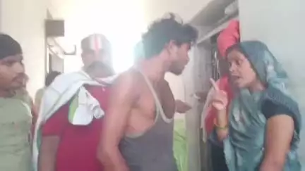मुकुंदपुर में नशे में धुत युवक ने उचित मूल्य की दुकान पर किया हंगामा, मारपीट और मशीन लेकर फरार, वीडियो वायरल