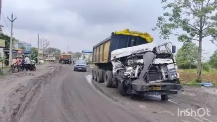 करतला: कोरबा चांपा मुख्य मार्ग में दो ट्रेलर वाहनों के बीच हुई भिड़ंत, चालक बाल-बाल बचे