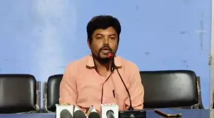 ರಾಯಚೂರು: 'ನನ್ನ ಹೆಂಡತಿ ನನಗೆ ಕೊಡಿಸಿ ಕೊಡಿ': ನಗರದಲ್ಲಿ ಪತಿ ಬ್ರಹ್ಮಾನಂದ ಅಳಲು