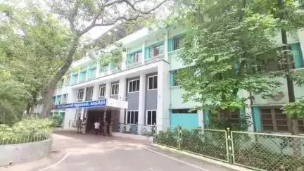 காஞ்சிபுரம்: பாலுசெட்டி சத்திரம் பகுதியில் சுரங்கப்பாதை அமைத்து தரக்கோரி ஆட்சியரகத்தை முற்றுகையிட்ட  பொதுமக்கள்