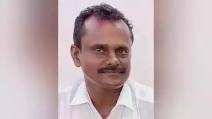 ஓட்டப்பிடாரம்: சந்திரகிரி அருகே இருசக்கர வாகனம் மீது லாரியை ஏற்றி கொல்லம்பரம்பு EX பஞ்சாயத்து தலைவியின் கணவர் கொலை, உறவினர்கள் தர்ணா
