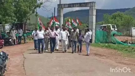 अजयगढ़: अजयगढ़ में पूर्व सैनिकों ने यू-ट्यूबर मनीष पटेल के खिलाफ निकाली तिरंगा यात्रा, रक्षामंत्री के नाम SDM को सौंपा ज्ञापन