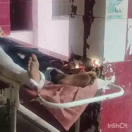 ऊंचाहार: कंदरांवा चौराहे के पास टेम्पो की टक्कर से बाइक सवार युवक घायल, किया गया रेफर