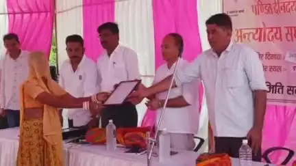 पचपदरा: दीनदयाल उपाध्याय अंत्योदय संबल पखवाड़े ने ग्रामीणों को दी बड़ी राहत, एक ही छत के नीचे हुए कई सरकारी काम