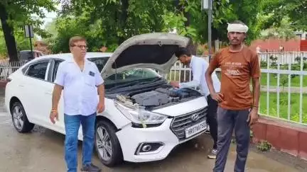 थानेसर: जिले में पहली बारिश से खुली प्रशासन के दावों की पोल, पैनोरमा के सामने जलभराव में फंसी गाड़ियां, कई लोग चोटिल