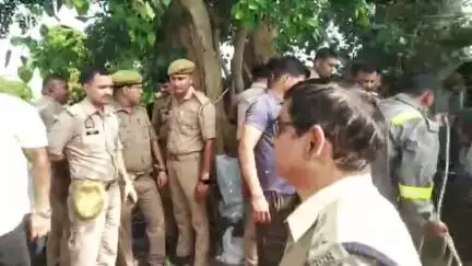 शिकोहाबाद: नगला पौपी में कुएं में गिरा मोबाइल, निकालने उतरे 3 युवक गैस के कारण बेहोश, 1 को निकाला, 2 का रेस्क्यू जारी