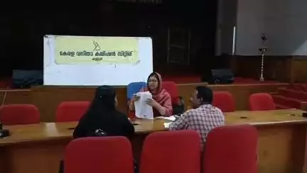 കണ്ണൂർ: പരാതികൾ കൂടുതലും ഗാർഹിക പീഡനം, കളക്ടറേറ്റിൽ നടന്ന വനിതാ കമ്മീഷൻ സിറ്റിങ്ങിൽ 13 പരാതികൾ തീർപ്പാക്കി