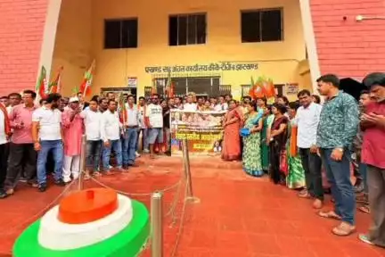 कांके: कांके प्रखंड सह अंचल कार्यालय के पास बीजेपी ने आम जनता की समस्याओं के विरोध में किया प्रदर्शन