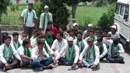 कोल: किसानों की समस्याओं को लेकर भाकियू श्रमिक जनशक्ति ने डीएम कार्यालय के बाहर किया धरना प्रदर्शन, 25 सूत्रीय ज्ञापन सौंपा