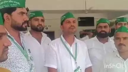 औरैया: ककोर मुख्यालय में भारतीय किसान यूनियन श्रमिक जनशक्ति द्वारा सौंपा गया ज्ञापन